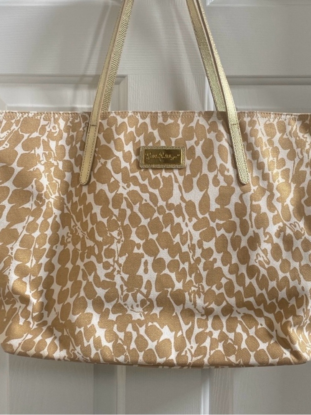 Lilly Pulitzer Finders Keepers Resort Tote Bag Tan & White Animal Print EC